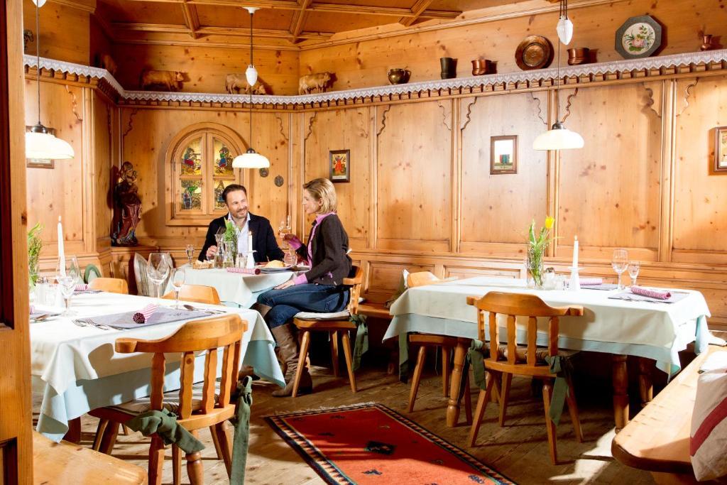 ホテル Kirchenwirt ライト・イム・アルプバッハタール エクステリア 写真